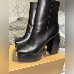 Wetkiss Black Square Toe Chunky Heel Ankle Boot Sz 9.5